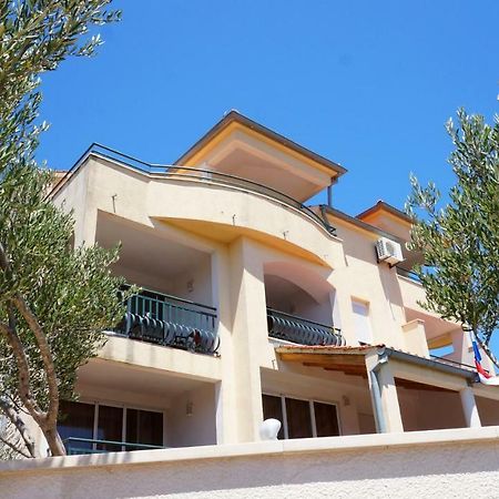 Villa Dvorine 迪斯诺 外观 照片