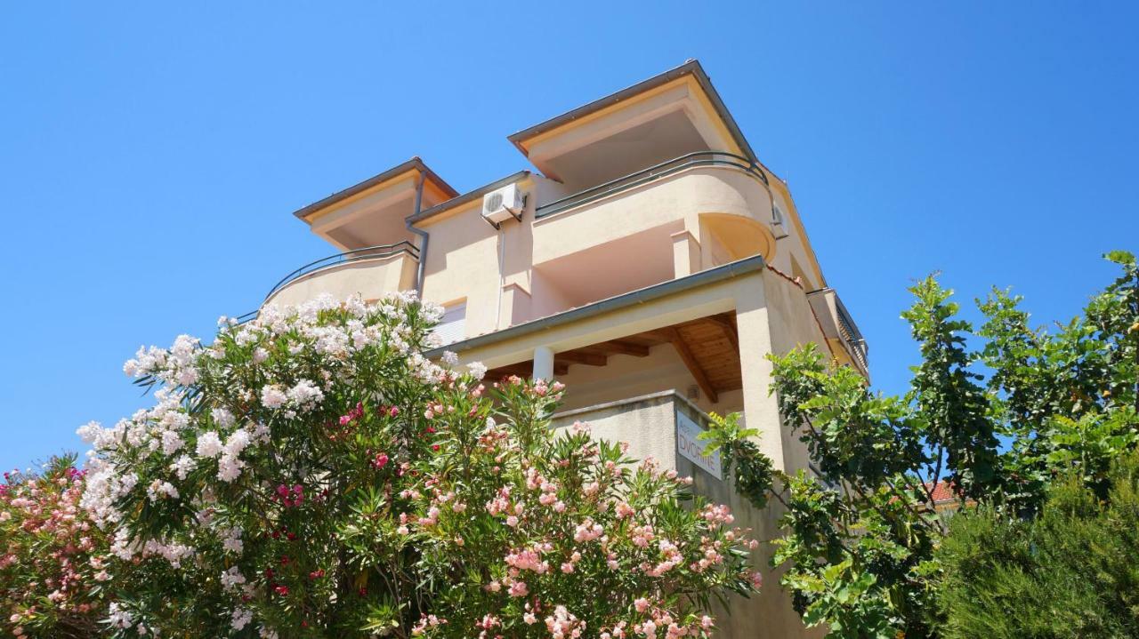 Villa Dvorine 迪斯诺 外观 照片