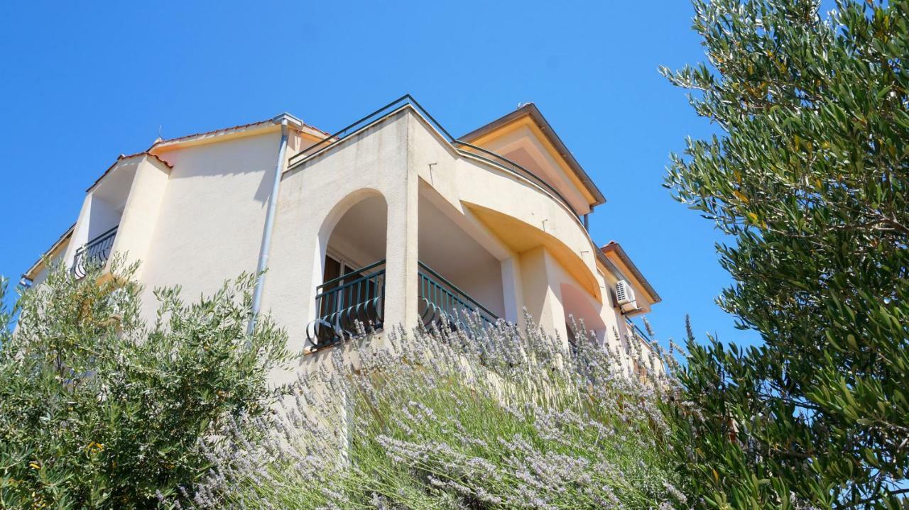 Villa Dvorine 迪斯诺 外观 照片