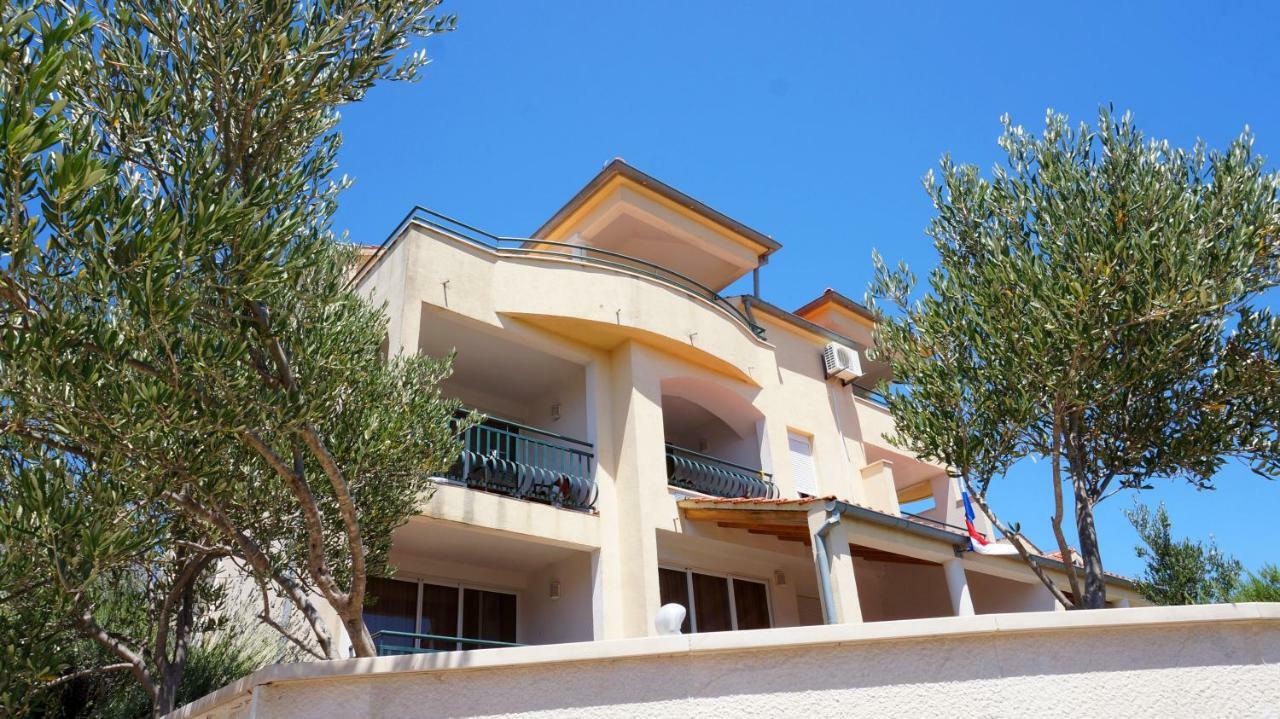 Villa Dvorine 迪斯诺 外观 照片