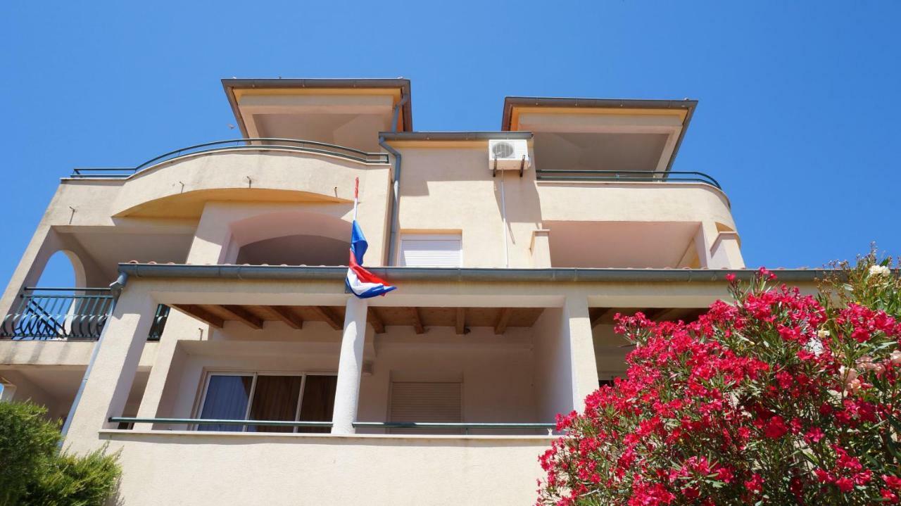 Villa Dvorine 迪斯诺 外观 照片